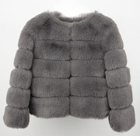 Pelzmantel aus Kunstfell